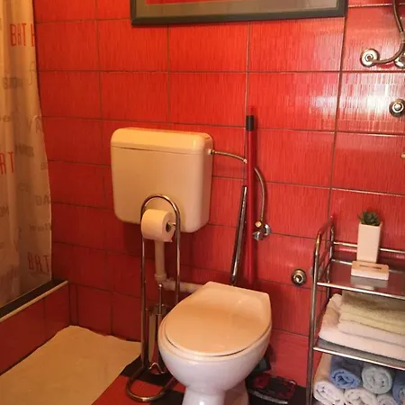 Studio Apartman Mikeli Near The Sea,pets Allowed * Kaštela