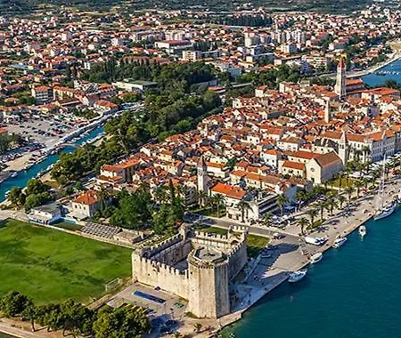 Studio Apartman Mikeli Near The Sea,pets Allowed Kaštela